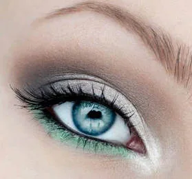 Iridescent eye shadow looks for spring and summer pastel purple light green sparkly white eye makeup for inner corners and under brow bone to brighten eyes how to not look tired Mattify cosmetics long lasting eye makeup for oily eye lids with built in primer to absorb oil 