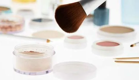  vegan makeup for oily skin best matte face powder oil-control foundation silicone-free skincare products for acne prone skin by Mattify cosmetics 