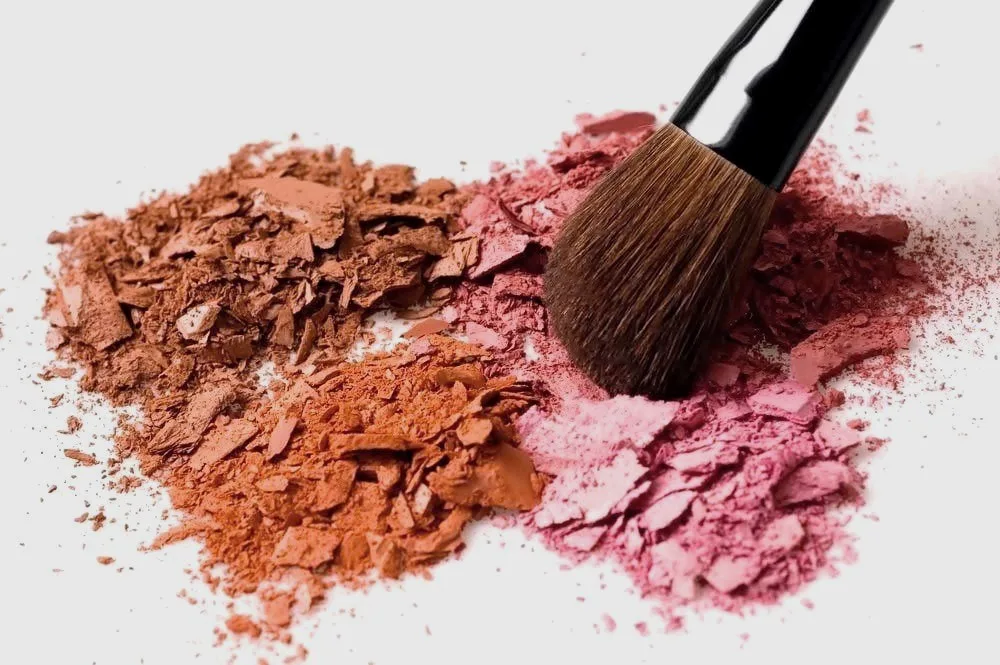 Matte blush best products for oily skin Mattify cosmetics peach blush powder that absorbs oil vegan products for acne prone skin how to get a natural makeup look flushed skin light pink blush for very pale skin tones peach copper blush for dark skin tones mineral makeup looks for problem skin 