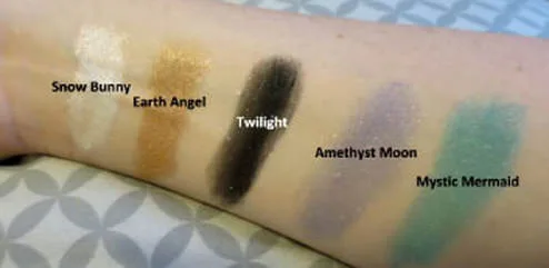 Naked eye shadow swatches Instagram makeup looks long lasting eye makeup for oily skin mua makeupbylaurelxx beauty blog product reviews for vegan makeup Mattify cosmetics 