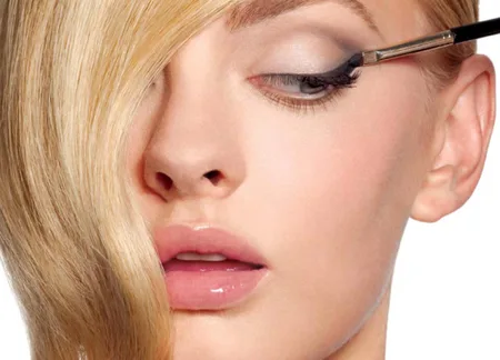 Long lasting eye shadow for oily eye lids with built in primer by Mattify cosmetics eye makeup for oily skin crease-free all natural high pigment color and cruelty-free sparkly eye makeup looks that stay put all day find pastel eyeshadow colors for spring and summer and sultry dark eye makeup colors for fall and winter 