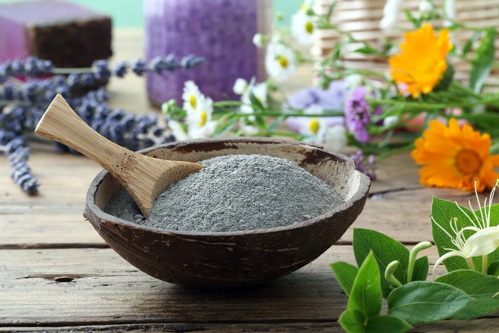Make your own face mask for acne prone skin DIY tutorial how to stop oily skin using clay masks vegan skincare products Mattify cosmetics essential oils for acne 
