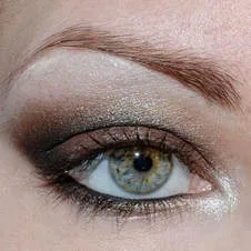 Naked eye shadow look using Mattify cosmetics long lasting eyeshadow with built in primer for oily eye lids in platinum sparkly silver and nude eye makeup silky beige champagne classy simple eye makeup looks for the beginner 