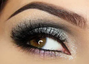 Simple smoky eye look Mattify cosmetics natural makeup long lasting eyeshadow alternative to black smokey eye shadow colors for fall and winter eye makeup for oily eyelids with built in primer sparkly silver eyeshadow with rose gold pink 