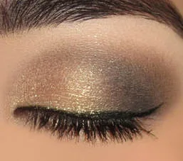Sparkly gold eye shadow look for the holidays Mattify cosmetics long lasting eye makeup for oily eye lids the first eyeshadow with built in primer platinum silver smoky eye looks with winged eye liner 