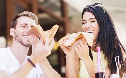 Does eating greasy food cause acne and how to prevent breakouts through diet 